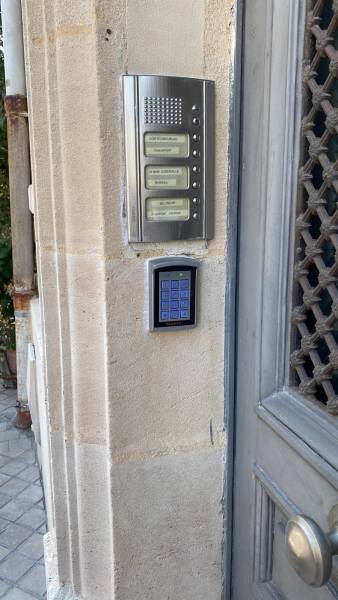 Digicode et clavier à badges - Système de sécurité performant par Direct Ouverture_0