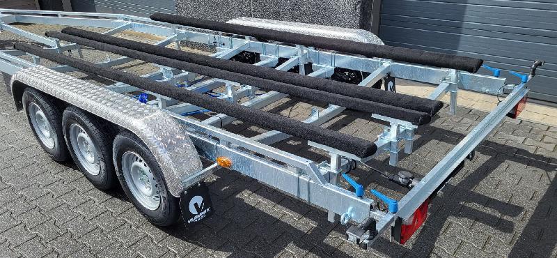 8m40-2m55 a patins 3X1350 kg - 3500 kg - VLEMMIX - Remorque Porte-Bateau_0