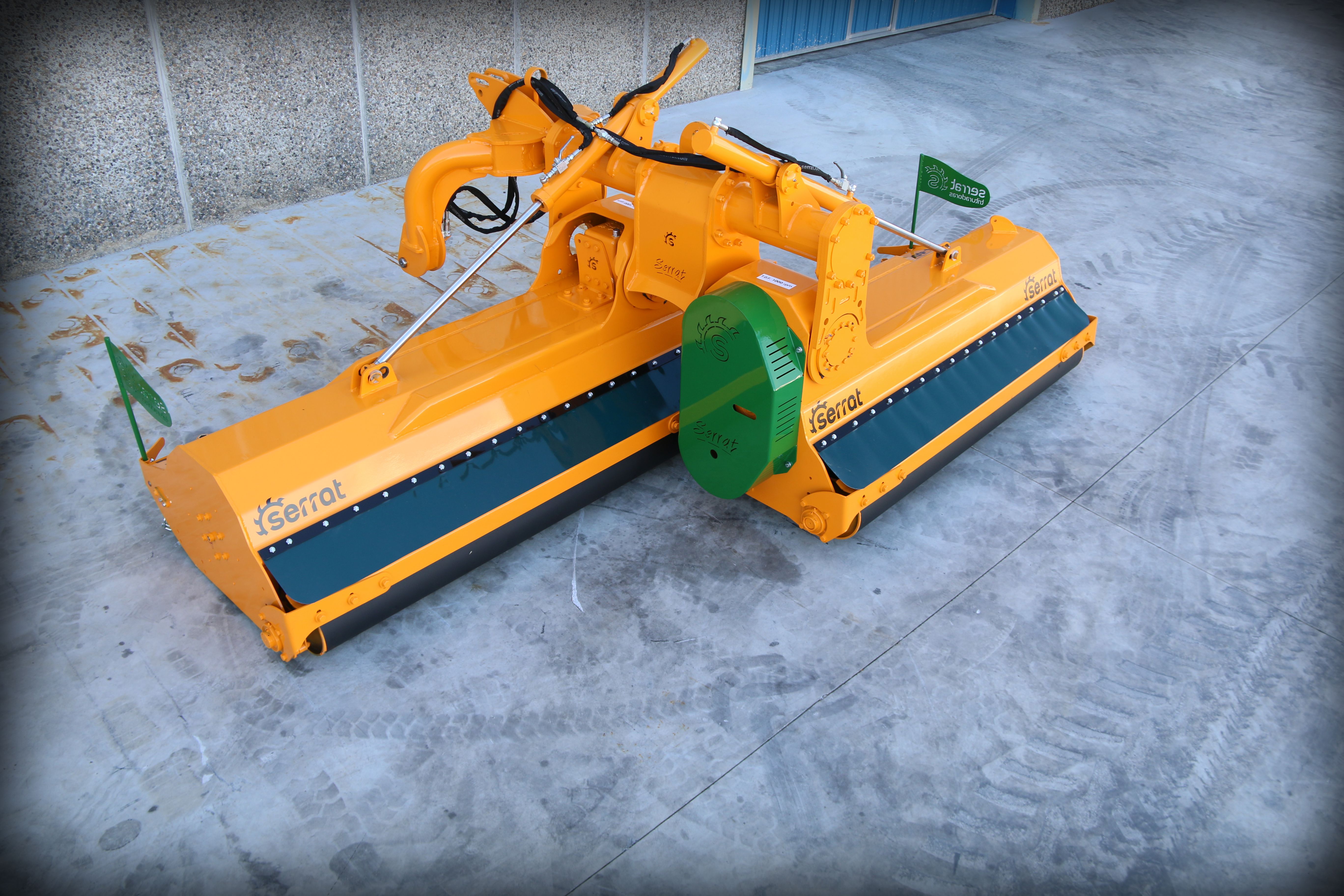 Rabattable PRO+ - Broyeur forestier Serrat - Largeur de travail 3800-6300 mm_0