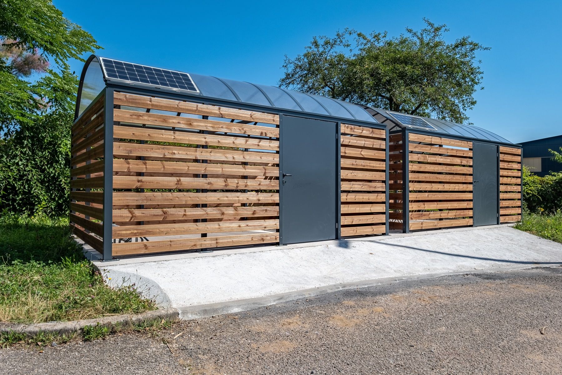 Abri vélos sécurisé en bois - Vision, modulable avec porte sécurisée et finitions personnalisables_0