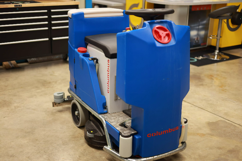 Autolaveuse autoportée Columbus ARA 66 BM 70 - Occasion - Largeur de travail 66 cm et réservoir 70L_0