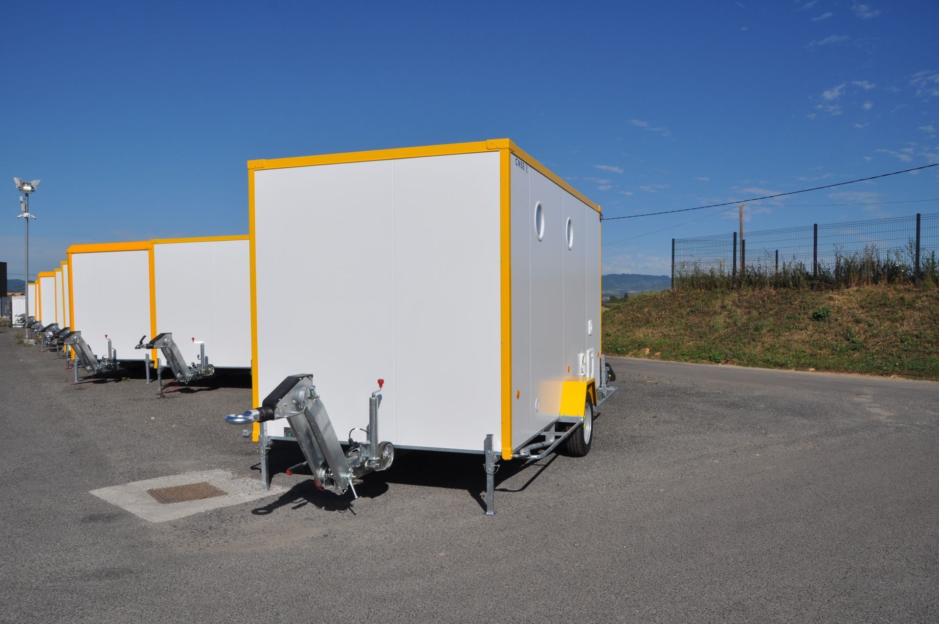 Unité mobile avec châssis galvanisé et timon freiné réglable