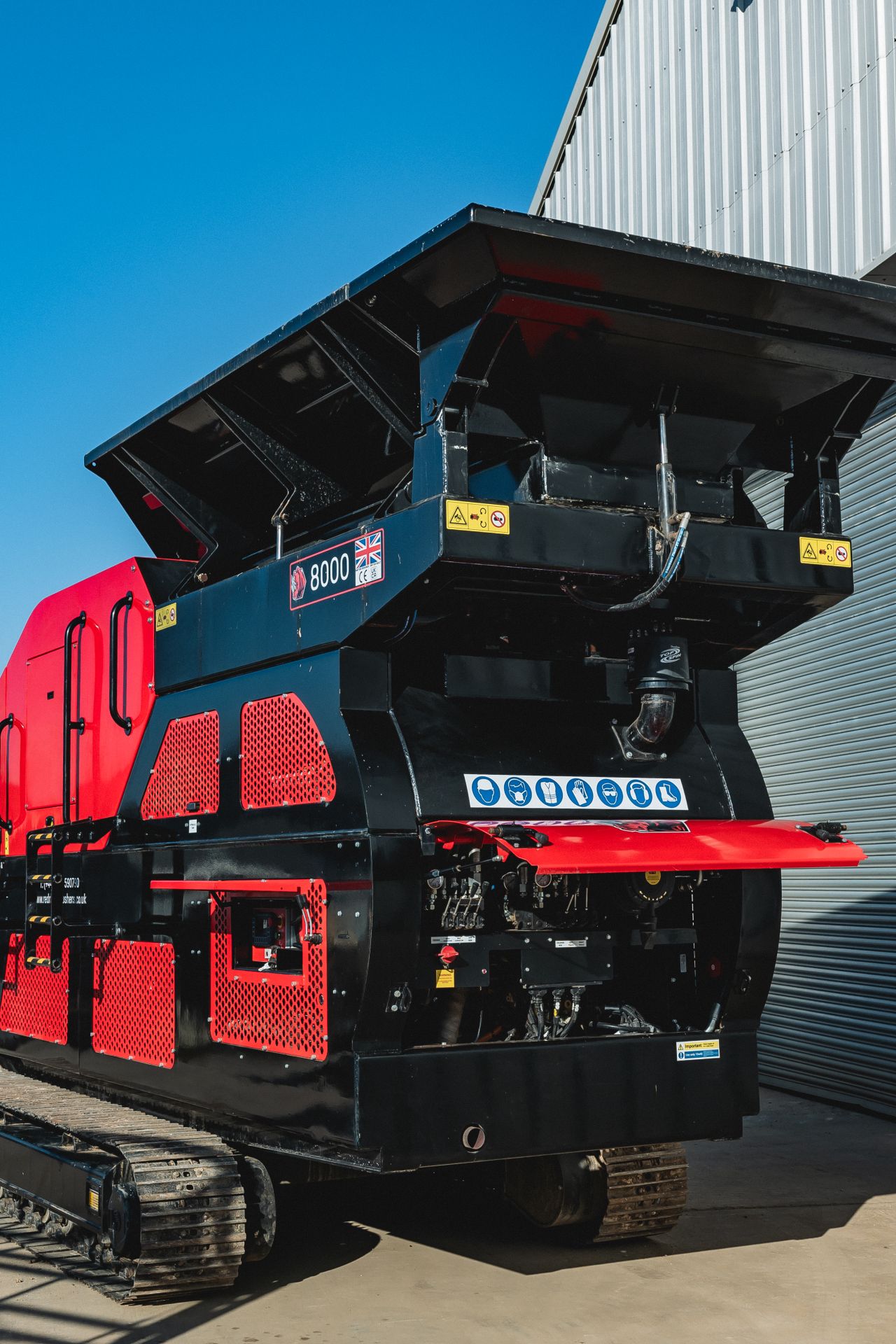 Concasseur  à mâchoires avec trémie vibrante hydraulique - 8000 RED RHINO_1