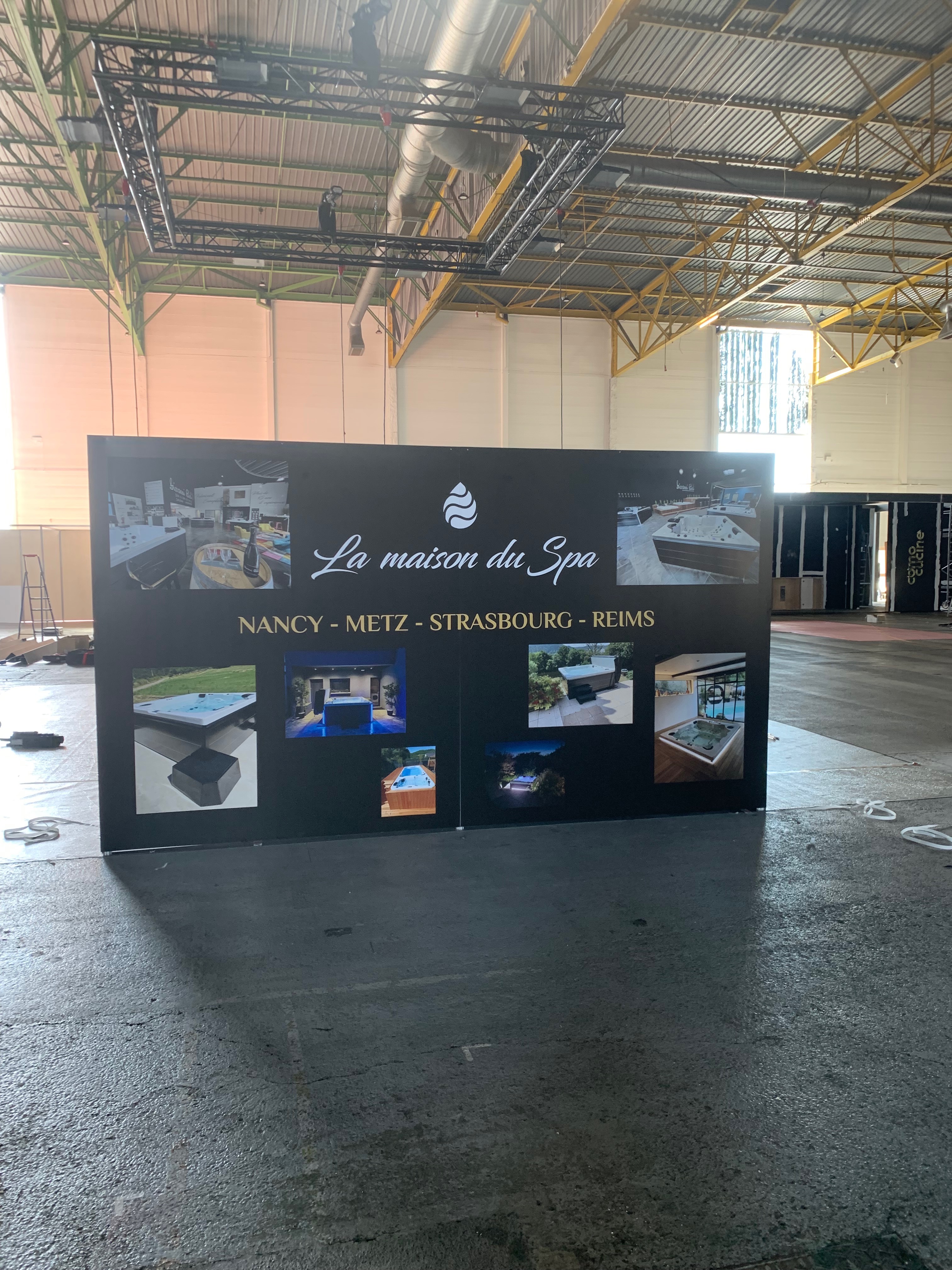 Habillage stand modulaire pour un espace d'exposition attrayant et fonctionnel_0