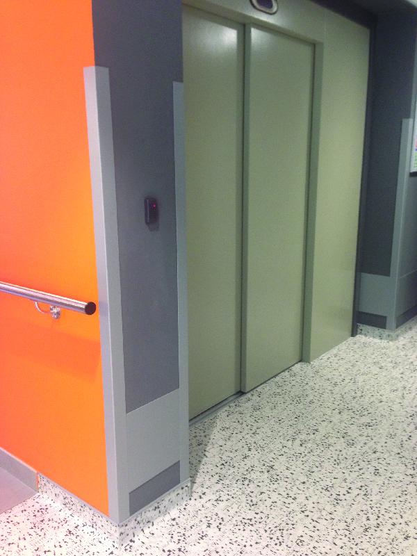 Cornerom 50x50 - Cornières de finition en PVC lisse - Protection d'angle - Adhésif mousse - Classé Bs2 d0_0