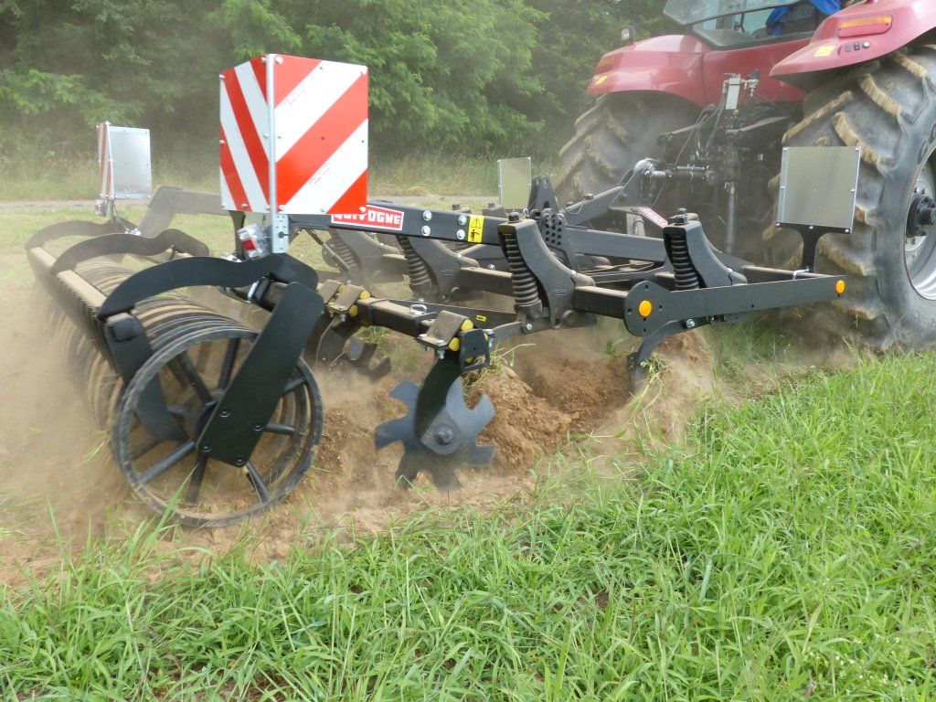 Déchaumeur à dents Bearcub - Quivogne - largeur 3 et 3,5 m - 10 ou 12 dents - adapté jusqu'à 150 CV_1