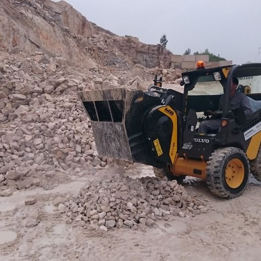 Godet concasseur MB-L120 S2 - Pour pelles, tractopelles, chargeuses et mini-chargeuses de 3 à 12 tonnes_1