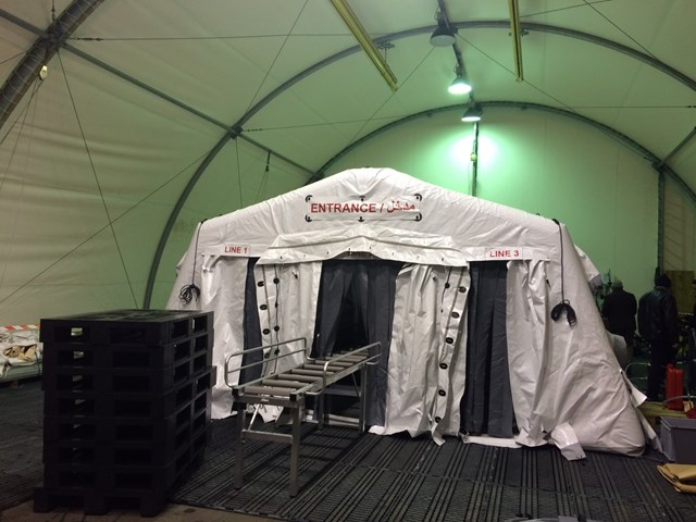 Tente de décontamination NRBC avec sas d'entrée munis de systèmes de détection_0