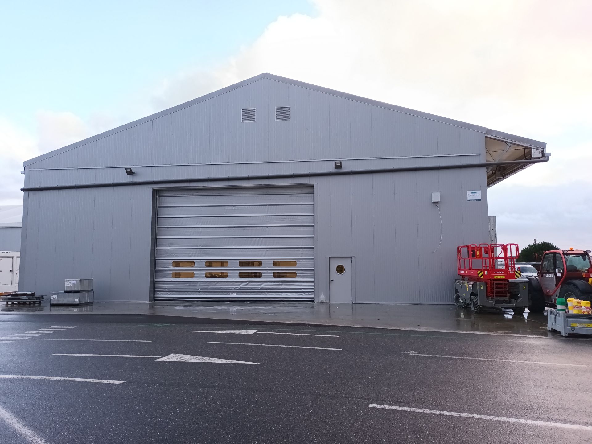 Bâtiment de stockage provisoire à louer, idéale pour les entreprises qui souhaitent étendre temporairement leur parc immobilier_0