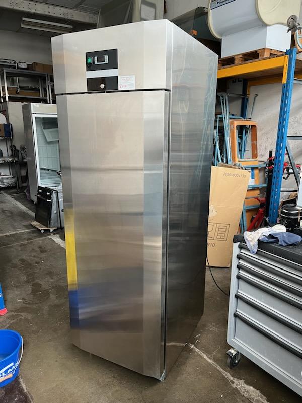 Armoire inox positive ventilée 550 L GN 2/1 d'occasion - CLASSE B, évaporateur neuf, compresseur changé, entièrement inox_0
