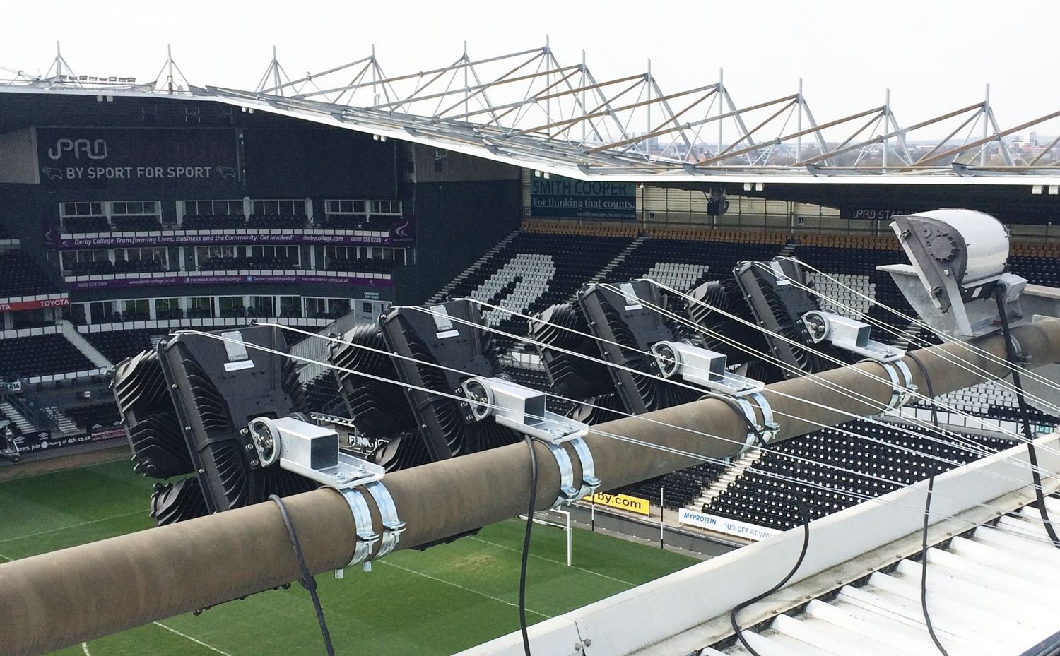 SUFA-X | Eclairage sportif LED à haute performance avec driver intégré_1