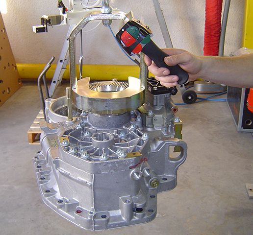 Pince de manipulation Ingénitec - serrage pneumatique pour moteurs jusqu'à 80kg - précision et ergonomie_0