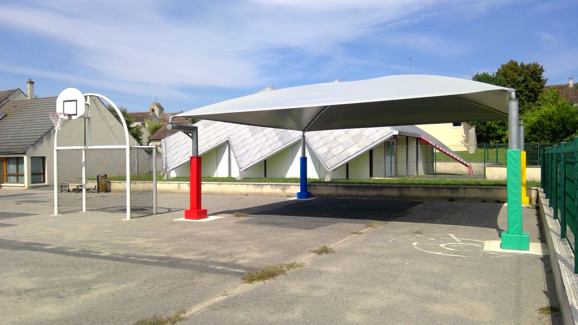 Préau d'école écologique et recyclable - KOMAN Groupe_1