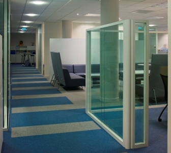Cloison basse fixe - stabilisée par pieds et ossature aluminium_0