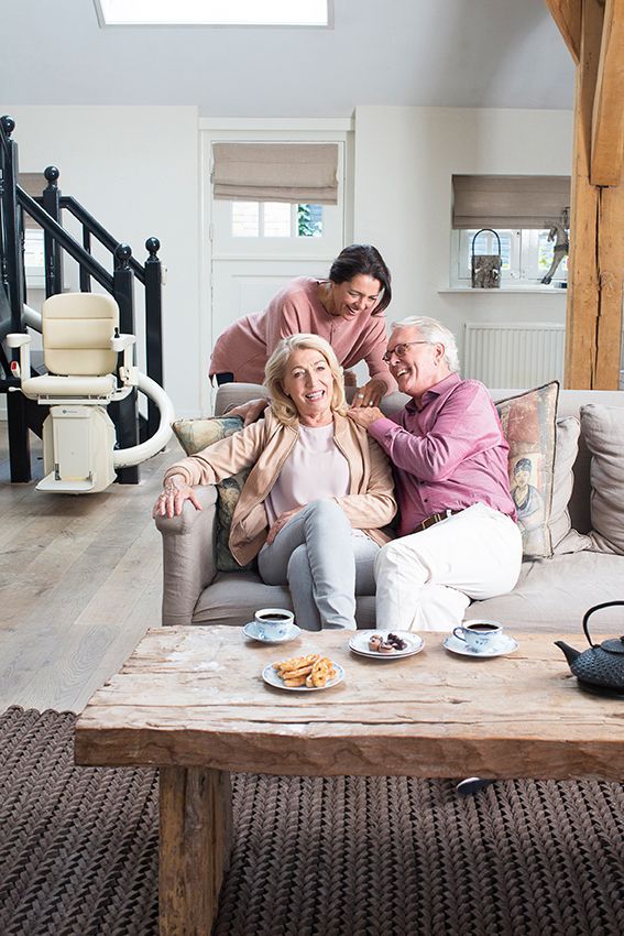 Monte-escalier monorail adapté aux escaliers arrondis - Handicare tournant Freecurve_1