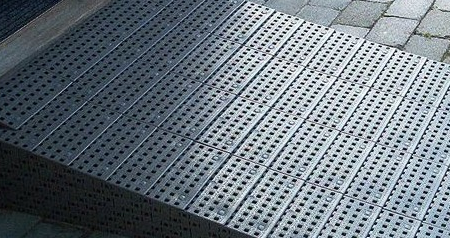 Kit rampes modulaires - larges de 75 cm - pour seuils jusqu'à 15 cm - résistantes et légères_0