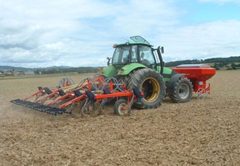 Semoir de semis simplifié - dmk france - chisel porté ou trainé avec trémie frontale_0