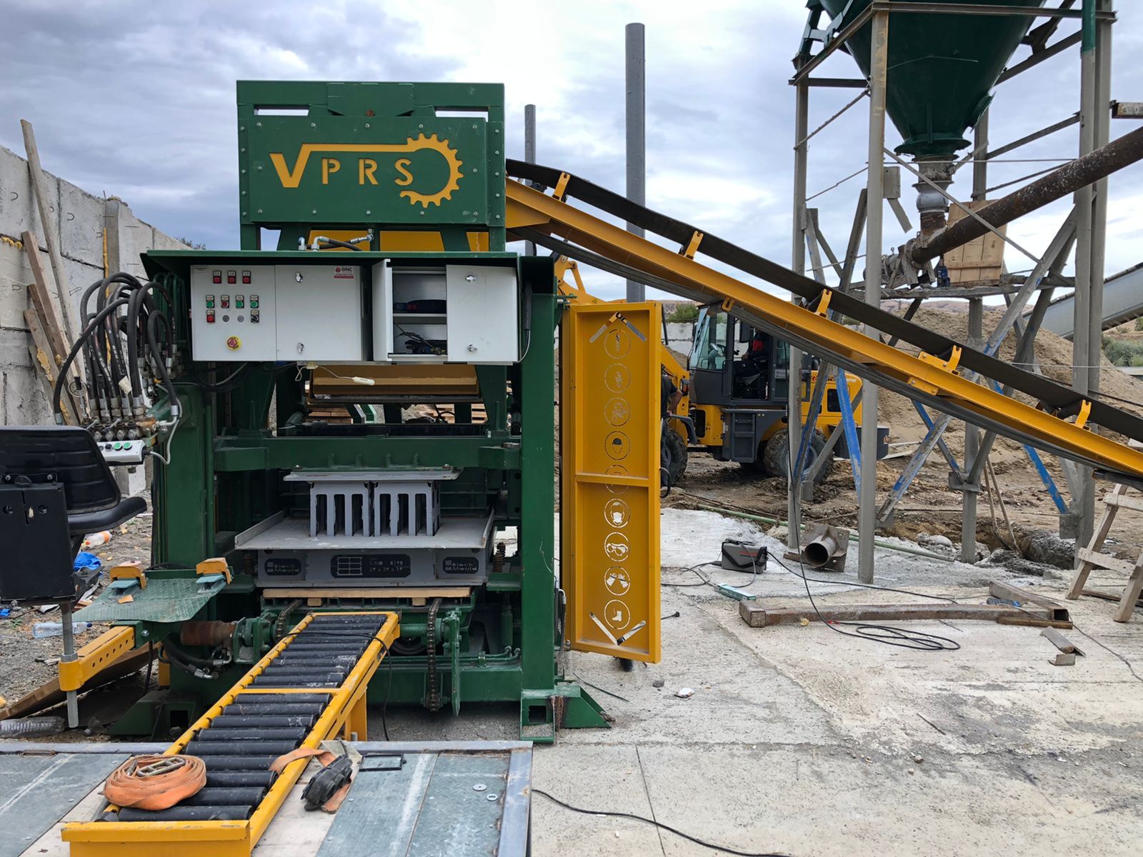 Machine à briquettes semi-automatique VESS ECO 4.1 - Capacité 4 000 briquettes en 8 heures - BEYAZLI GROUP_0