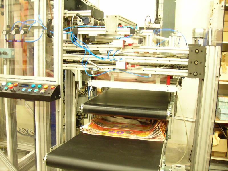 Machine de pliage et découpe de banderoles décoratives - Prise en charge bobines jusqu’à 80kg_0