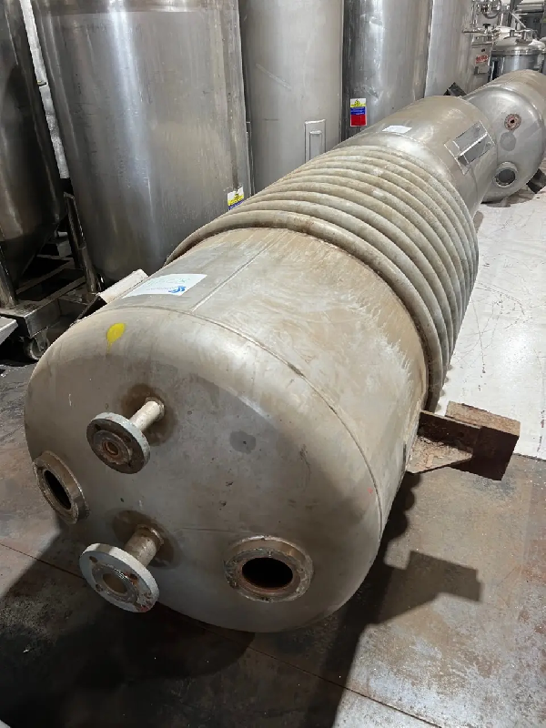 Cuve inox d'occasion 1000 litres avec demi-canne - référence : c8044 sf_0