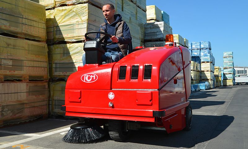 Mille - Balayeuse de voirie RMC - 350 litres - Largeur de nettoyage 1700 mm - Filtrage poussière électrostatique_0
