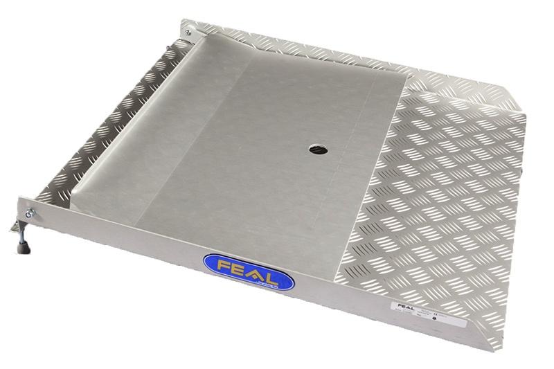 Rampe d'accès passe porte FEAL - aluminium strié 125 x 75 cm - charge 300 kg - hauteur franchissement 24 cm_0