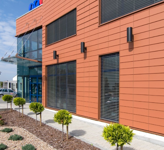 Brise-soleil orientable sur mesure - Gestion thermique naturelle pour bureaux - Lames inclinables en aluminium_0