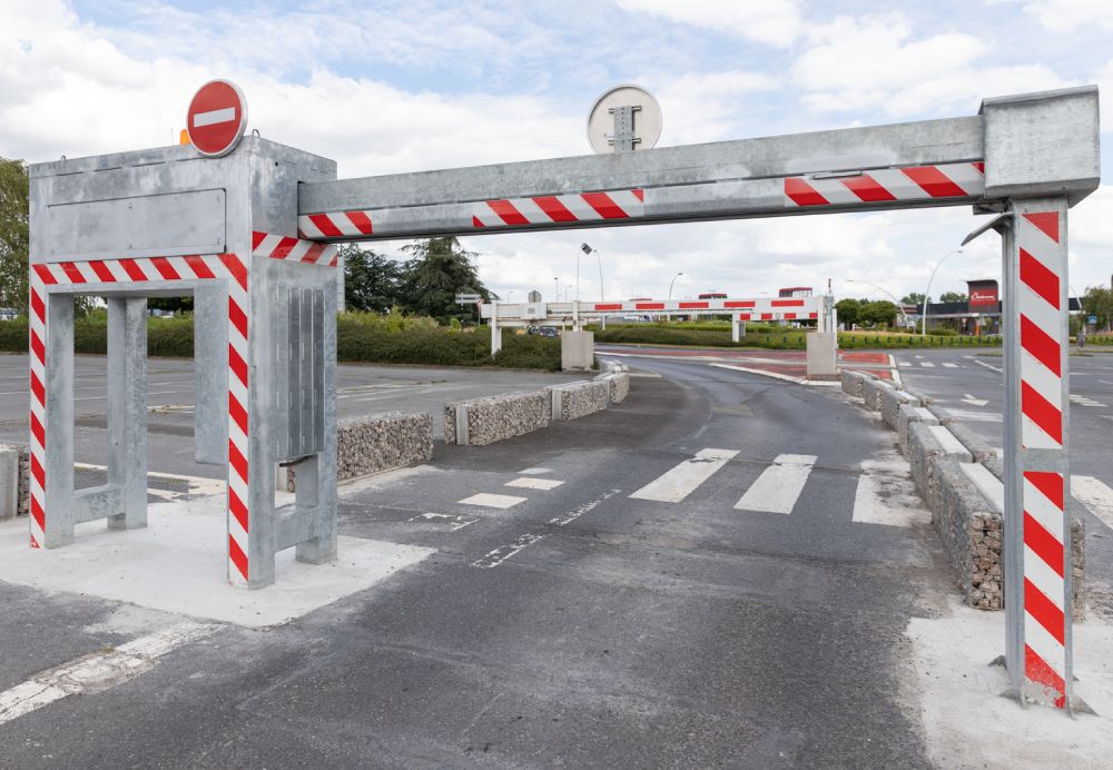 Barrière coulissante motorisée pour terrains et parkings