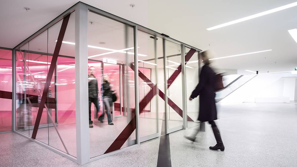Porte coulissante coupe-feu - Automatique et Résistante - Gilgen Door Systems_0
