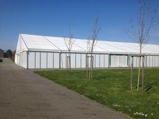 Tente de stockage fermée classique / structure fixe en aluminium / ancrage au sol avec platine / 25 x 25 x 5 m_0