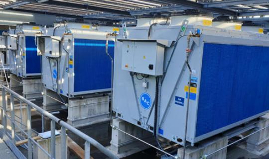 Tour aéroréfrigérante adiabatique TrilliumSeries TVFC - Fiabilité hors pair, redondance maximale et contrôle optimal de l'hygiène_0