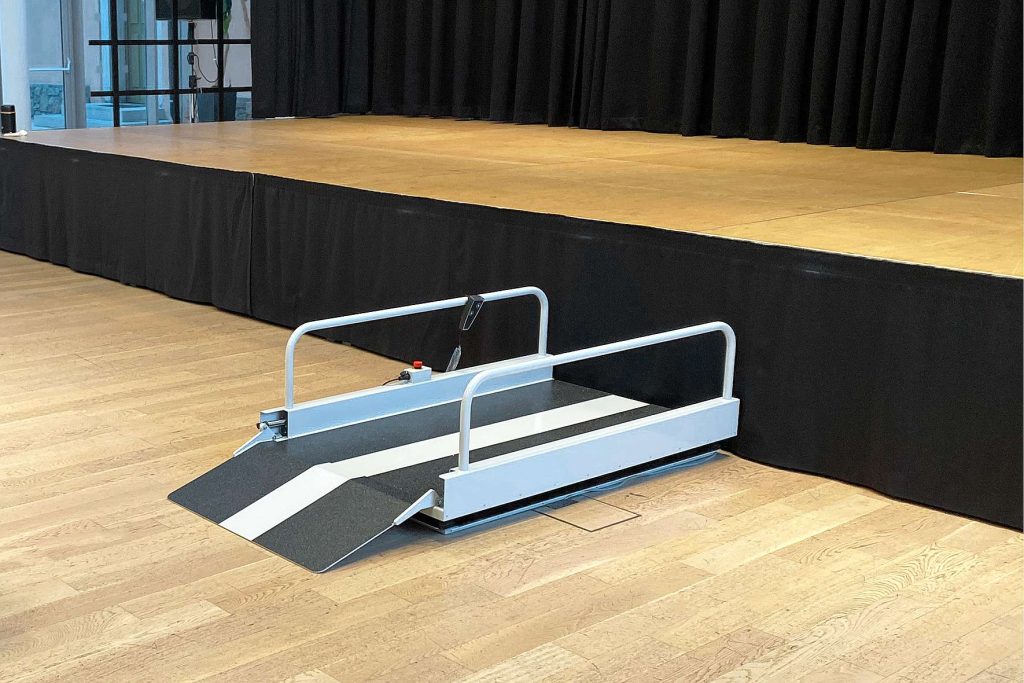 Plateforme élévatrice verticale  pour le  transport des passagers  et des fauteuils roulants jusqu'à 1300 centimètres - en Bretagne et à Nantes - LIFTBOY_0