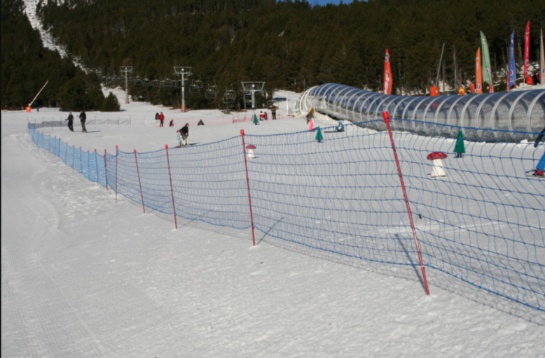Filet bleu pour pistes de luge en polypropylène haute résistance et traité UV avec maille de 120 x 120 mm_0