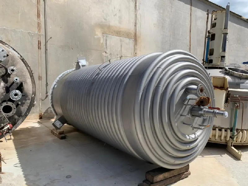 Réacteur aguilar y salas inox 316 9 500 litres avec agitation et demi-tige d'occasion - référence                        :                         c6168_0