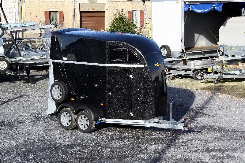 Van 2 places pour chevaux - Humbaur Zephir Aero - Sécurité optimale et confort innovant_0