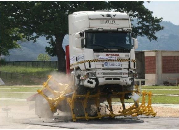 Barrière amovible anti-véhicule assassin vl et pl  6 m avec roulettes orientables, idéal pour sécuriser le domaine public - baava 156 vl_0