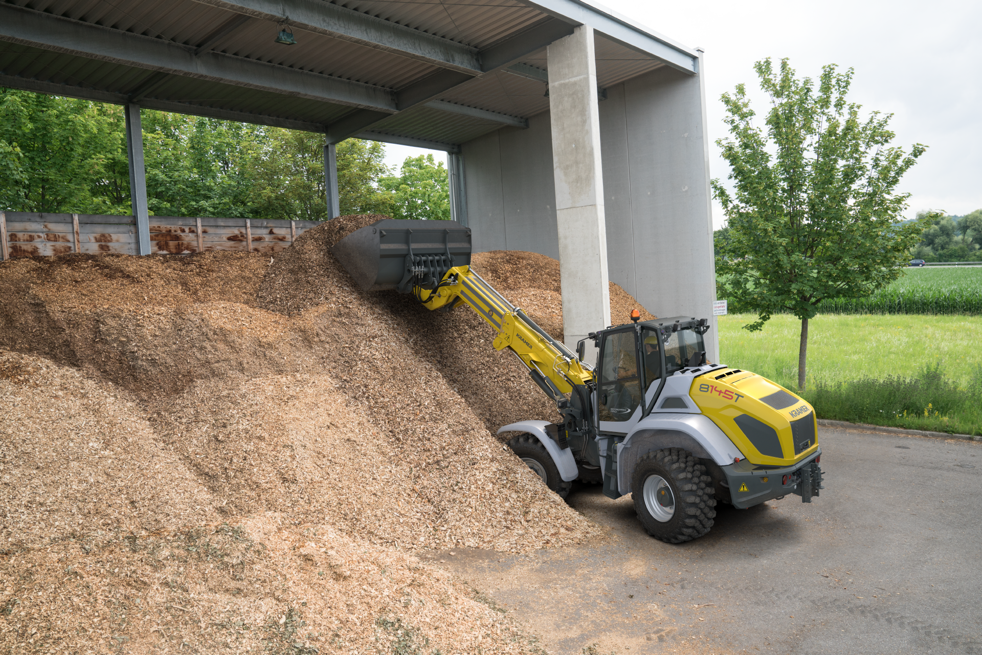 Chargeuse télescopique pour plus de puissance, plus de portée dans le secteur de construction - kramer 8145T_0