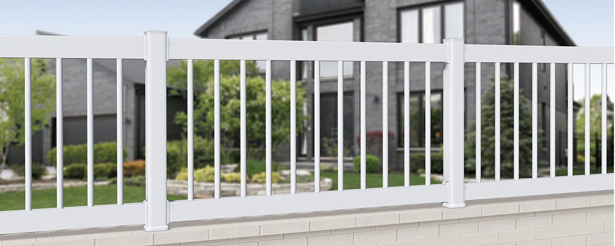 Clôture PVC CL 68 A - Type claire voie - CG Pro - Traverses haute et basse 92 x 51 mm - Barreaudage vertical et renfort inox_0
