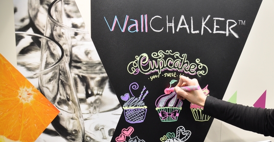 Wallchalker - Film structuré noir pour écriture à la craie solide et marqueurs craies liquides_0