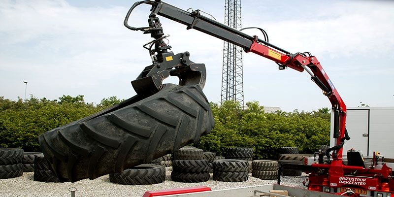 270K-MC Grue Auxiliaire - HMF - portée hydraulique 6.9 m et capacité de levage 775 kg_0