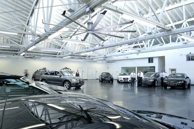 Ventilateur Big Ass Fans - ventilateurs géants de 3,6m à 7,3m pour showroom auto_0