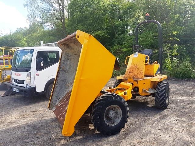 Dumper en location - 4 roues motrices, déchargement frontal, 1680L, C.U 3000KG - Réf LOC-DUMP-3000_0