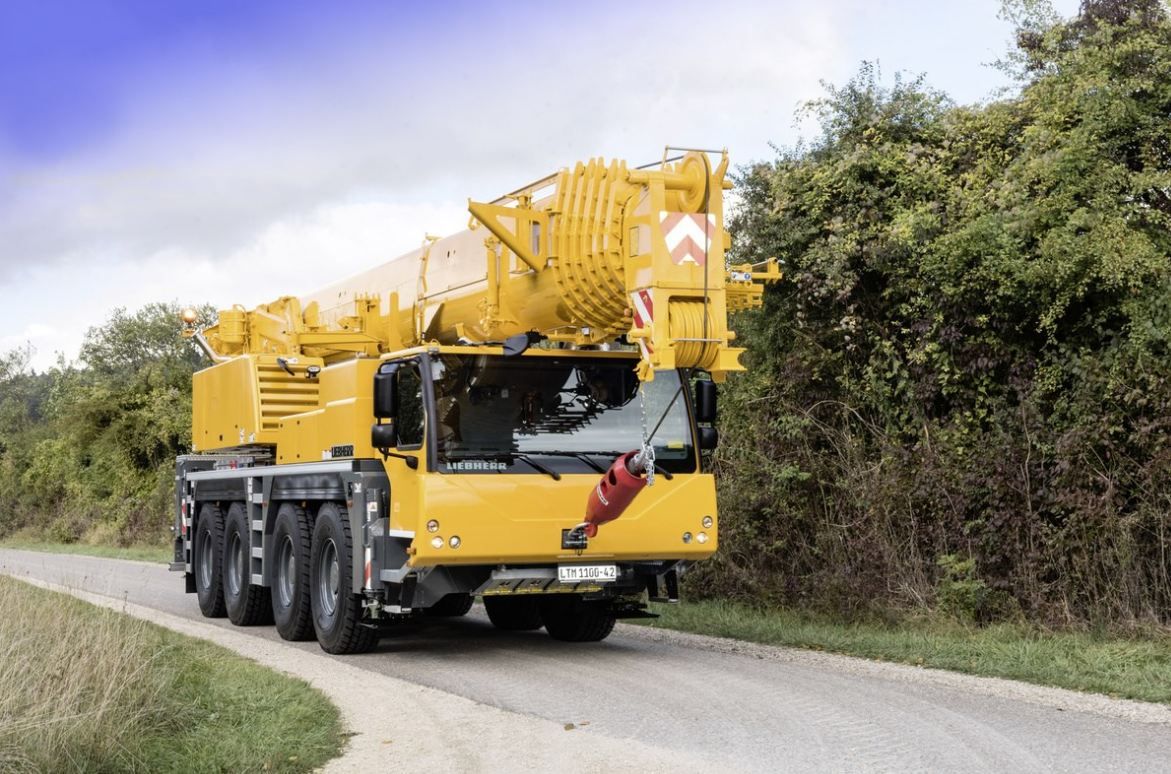 Ltm 1100-4.2 grues automotrices - liebherr -  capacité de charge max 100 t_0