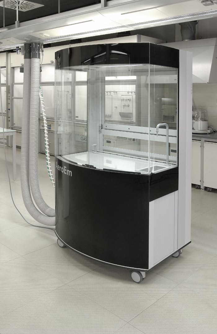 Sorbonne mobile, montée sur roulettes et équipée de raccords d'énergie flexibles - AeroEm_0