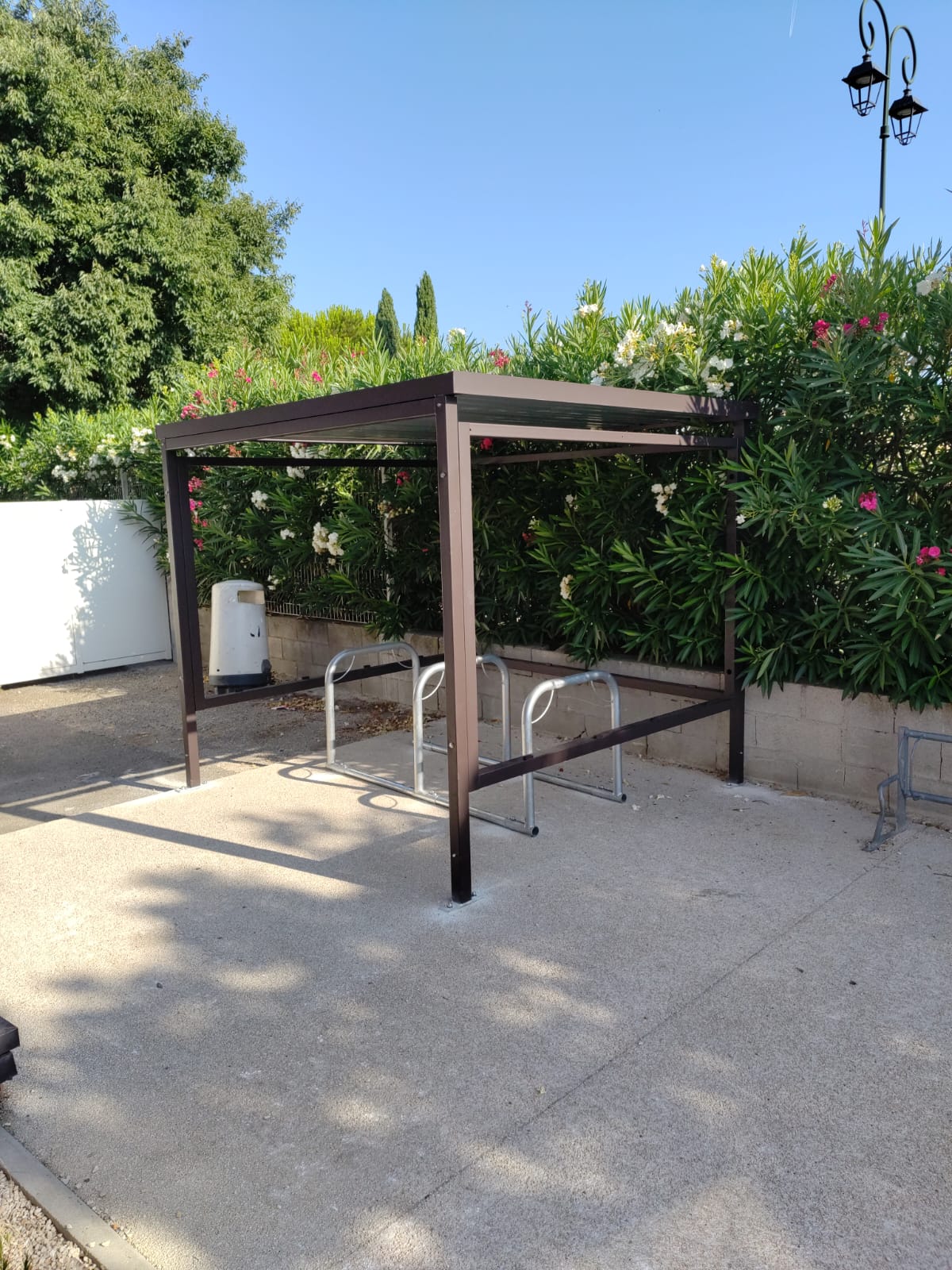 Abri 2 roues à toit plat en bac acier nervuré pour tous types de parkings ou d'espaces publics - MIGA_0
