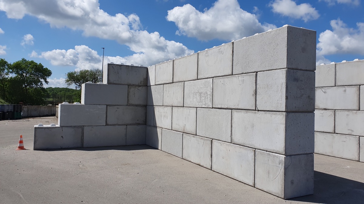 Bloc béton pour un espace de stockage modulable dédié aux industries, aux recycleurs et aux entrepreneurs de travaux publics_0