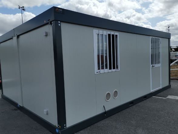 Bungalow modulaire - Ensemble de deux modules - L.6.09m x l.4.84m - Option kitchenette, sanitaires et vestiaires_0