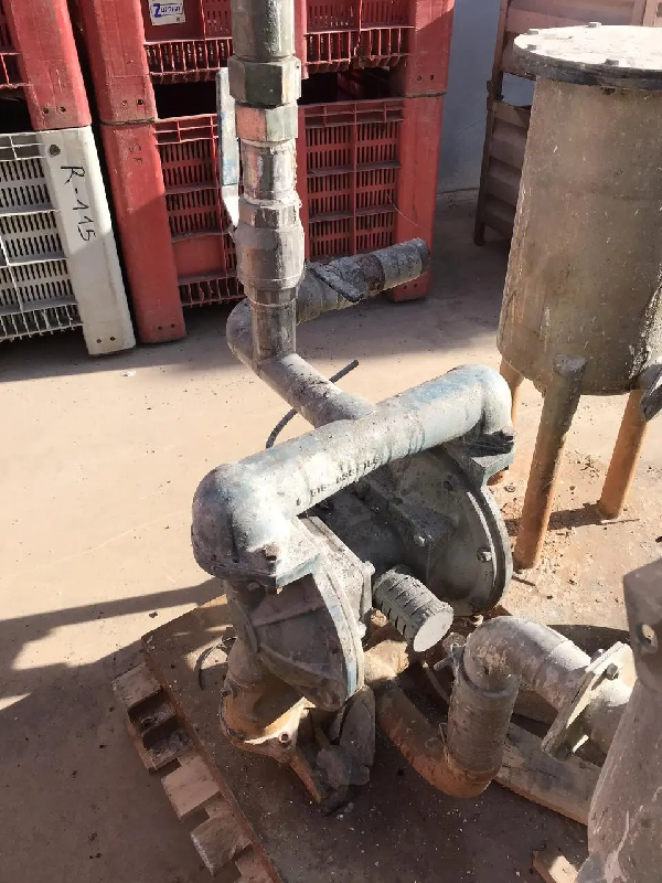 Pompe pneumatique double membrane AODD Sandpiper EB2-M TN-3-A d'occasion avec filtre GAF en acier inoxydable 15 litres - Référence : C6999_0