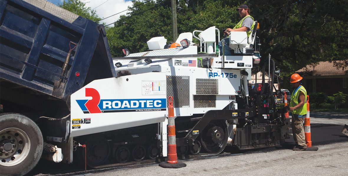 RP-175e/EX - Finisseur sur chenille compact et puissant de 8' (2,5 m) - Conception anti-ségrégation Roadtec_0