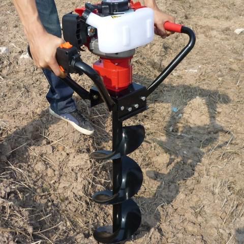 Tarière à essence en location - TARIERE TERRE - idéale pour la pose de piquets, mèche 150 mm et cylindrée 49 cc_0